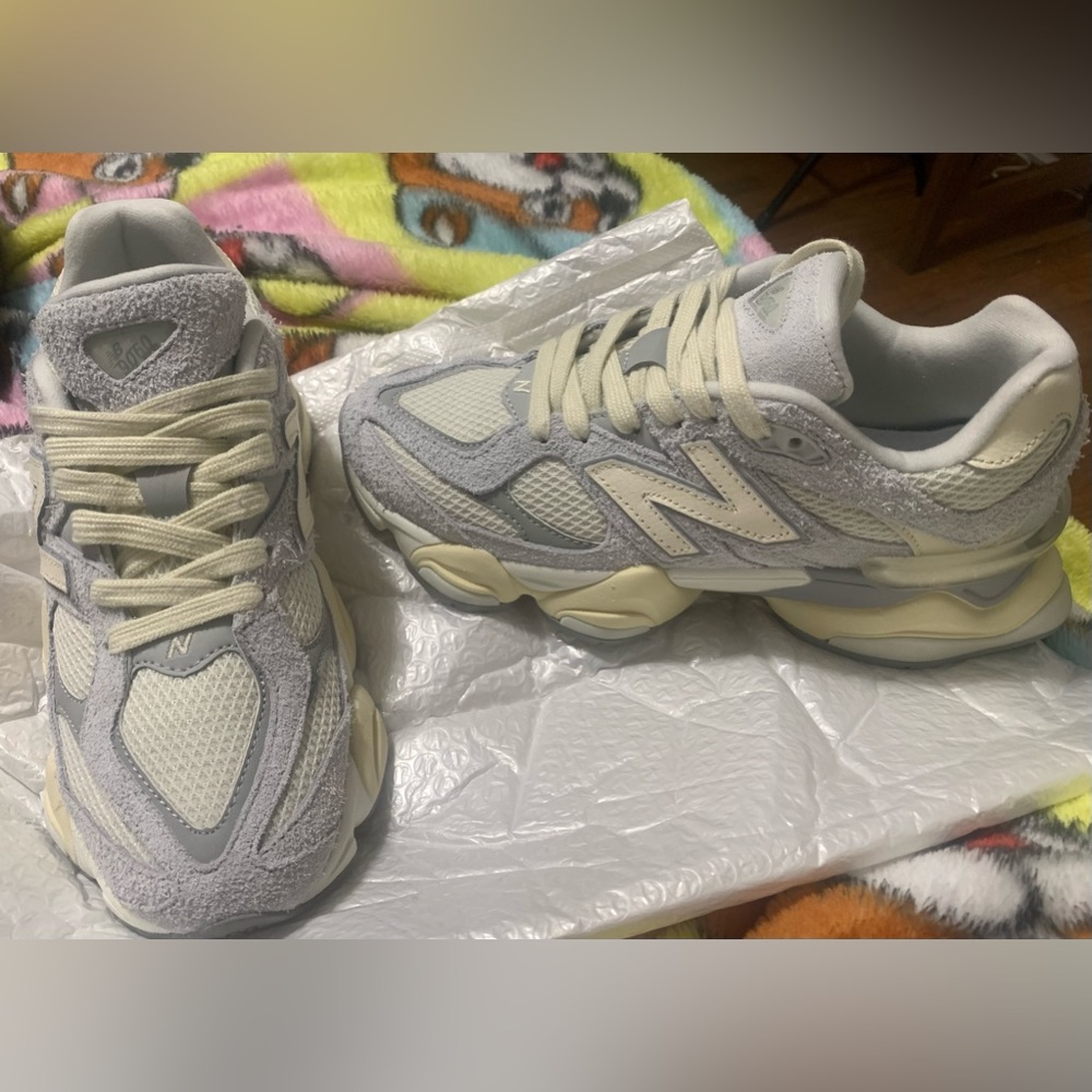 New Balance 9060. Quartz Grey. Size 8 Women. 6.5 Men. Brand New.  NOT AUTHENTIC.